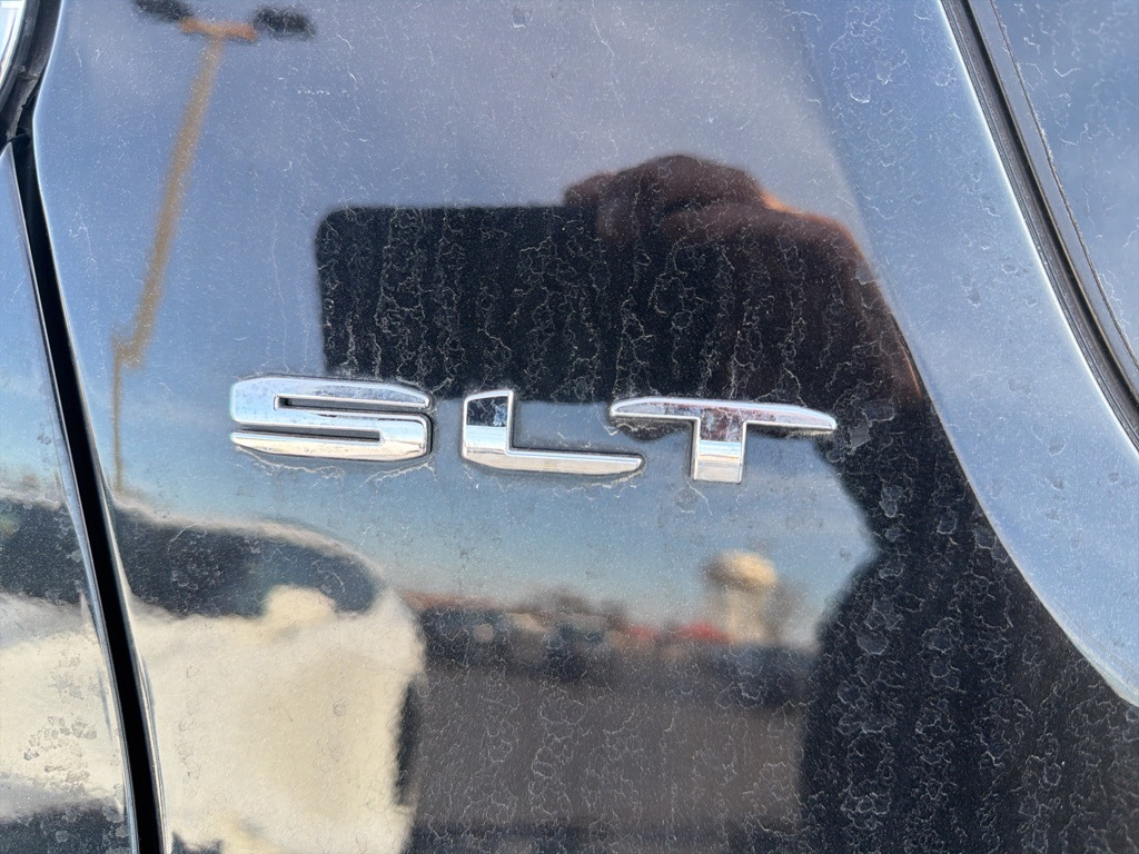 2023 GMC ACADIA - Image 5