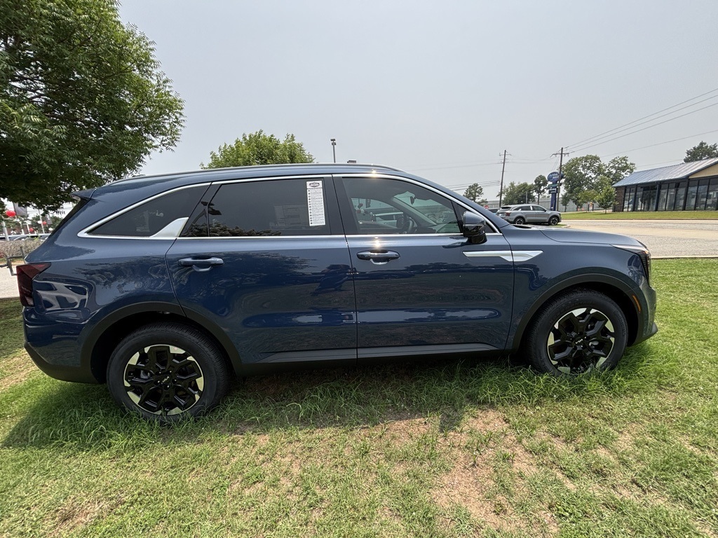 2025 Kia Sorento S photo 9