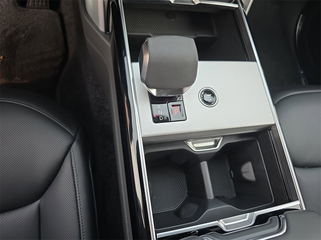 2025 Land Rover Range Rover SE photo 25