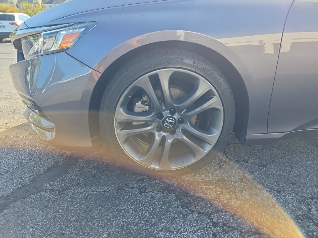 2018 Honda Accord Sport 2.0T photo 4