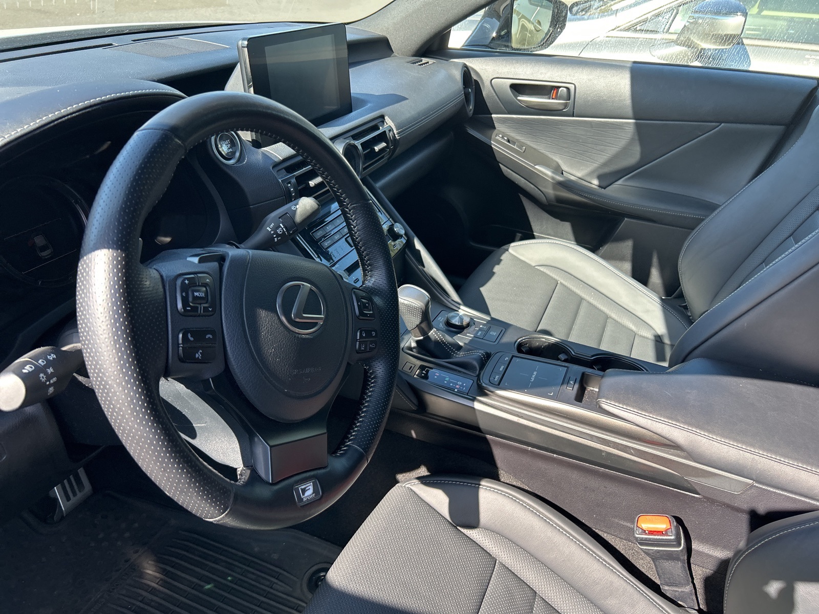 2023 Lexus IS 350 F SPORT photo 6