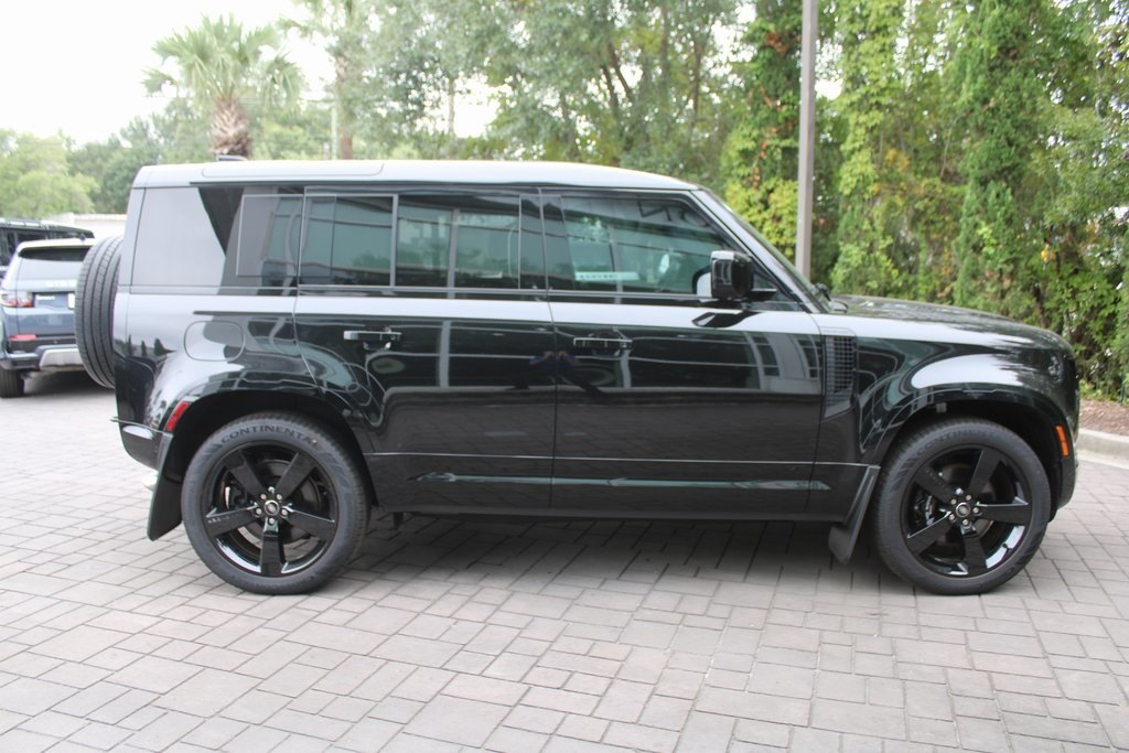 2025 Land Rover Defender 110 V8 photo 3