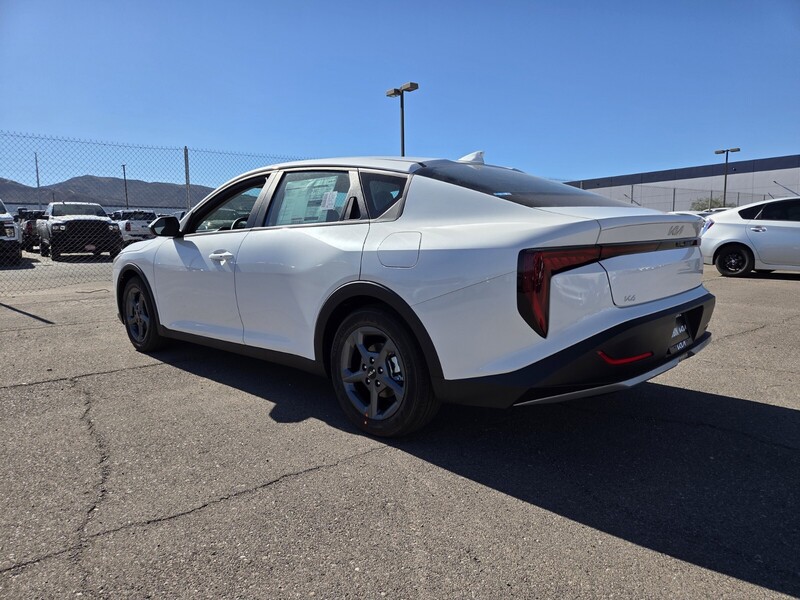 2025 Kia K4 LXS photo 4