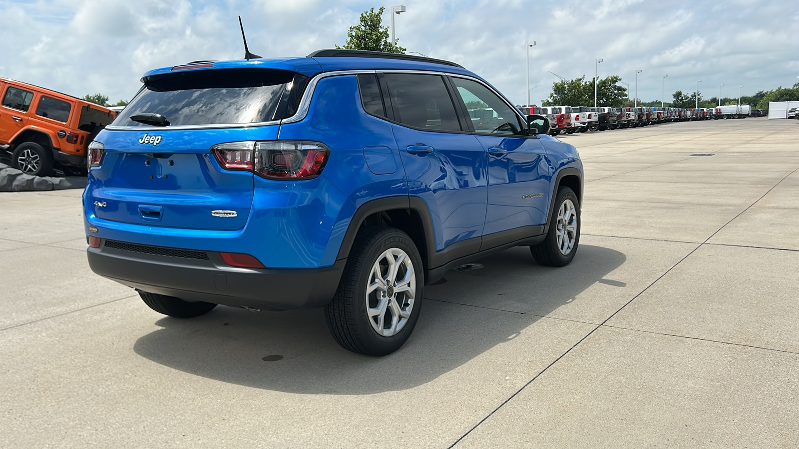 2025 Jeep Compass Latitude photo 2