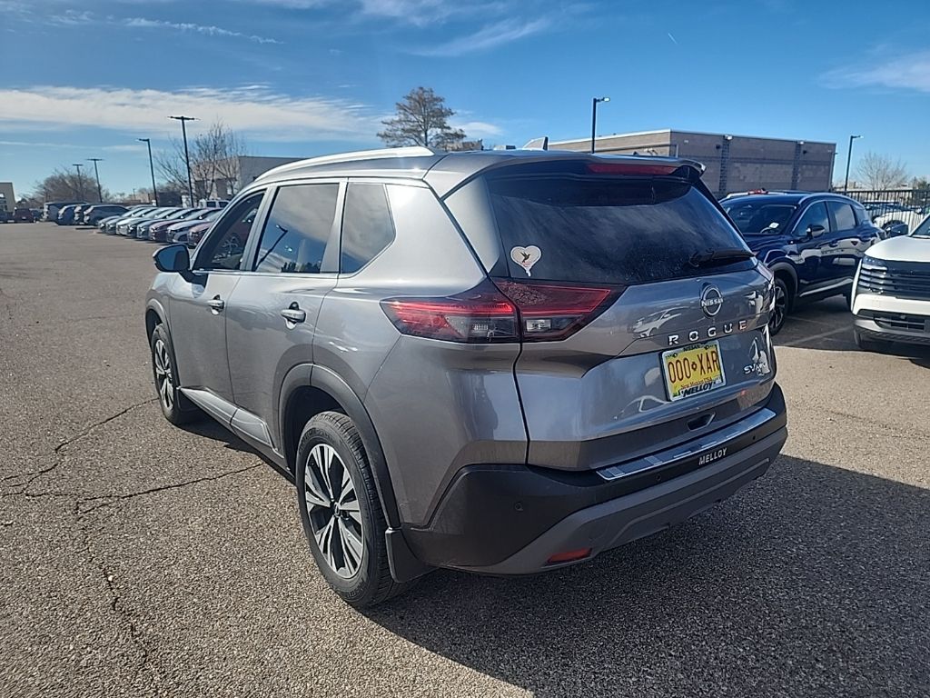 2022 Nissan Rogue SV photo 4