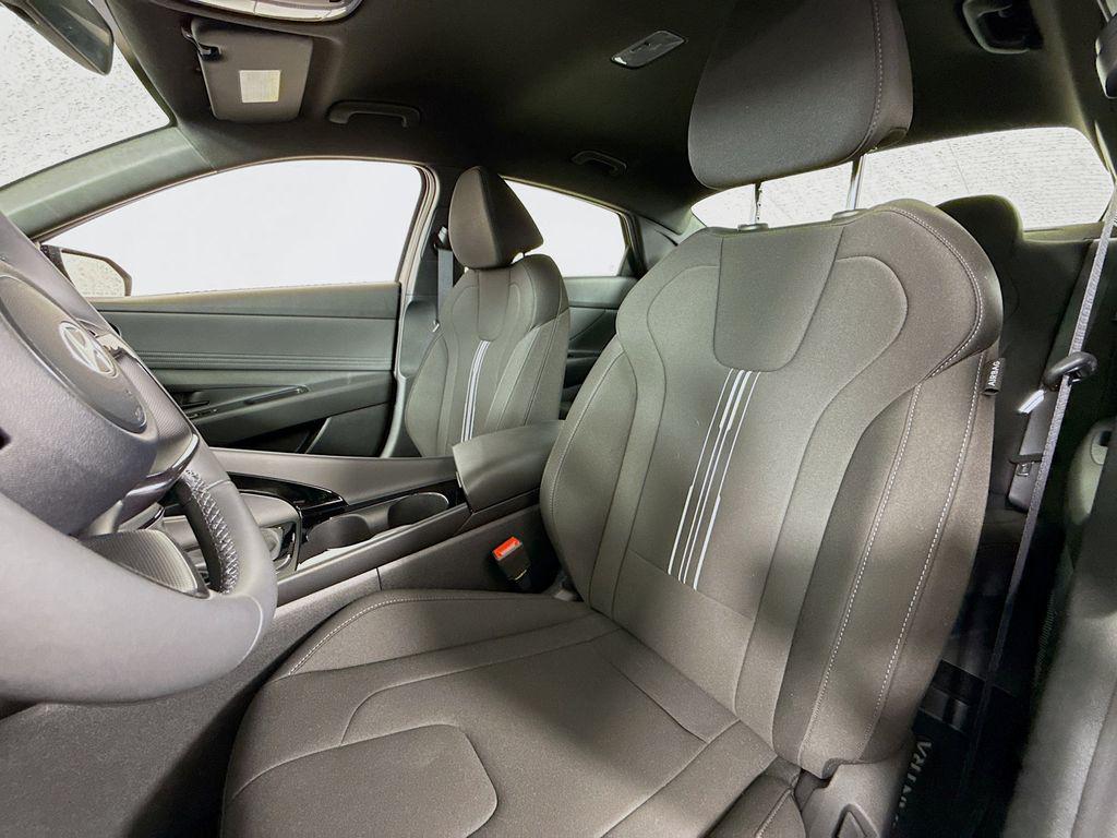 2025 Hyundai Elantra Hybrid SEL Sport photo 18