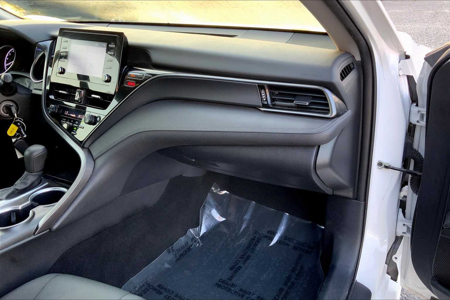 2023 Toyota Camry LE photo 32