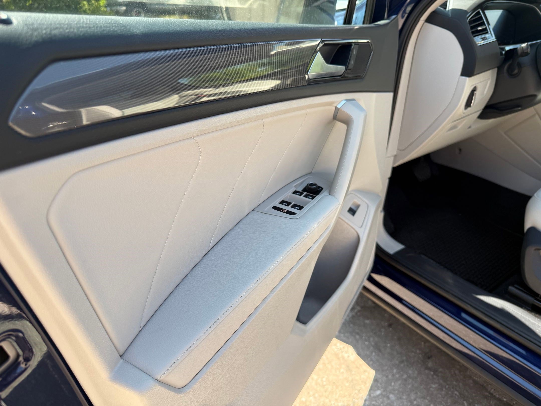 2024 Volkswagen Tiguan SE Wolfsburg Edition photo 10