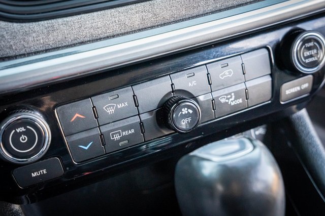 2022 Jeep Compass Latitude Lux photo 23