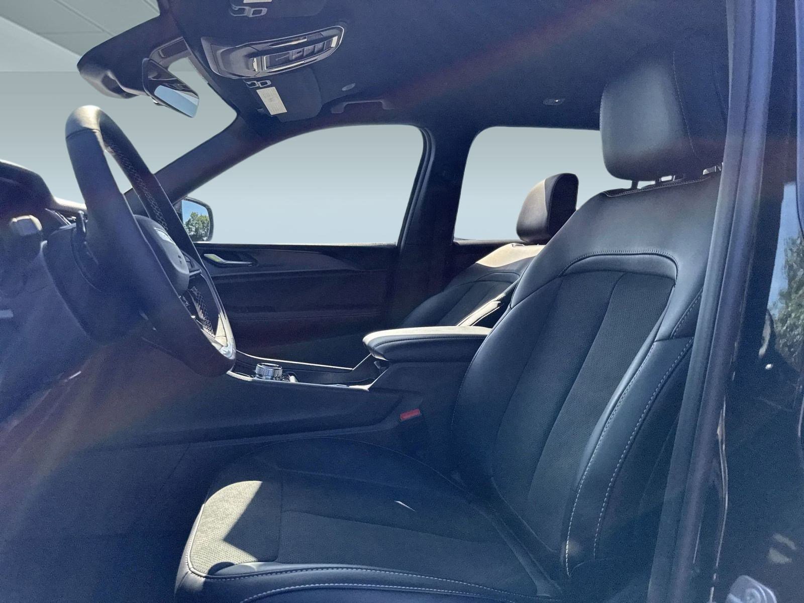 2025 Jeep Grand Cherokee Altitude photo 2