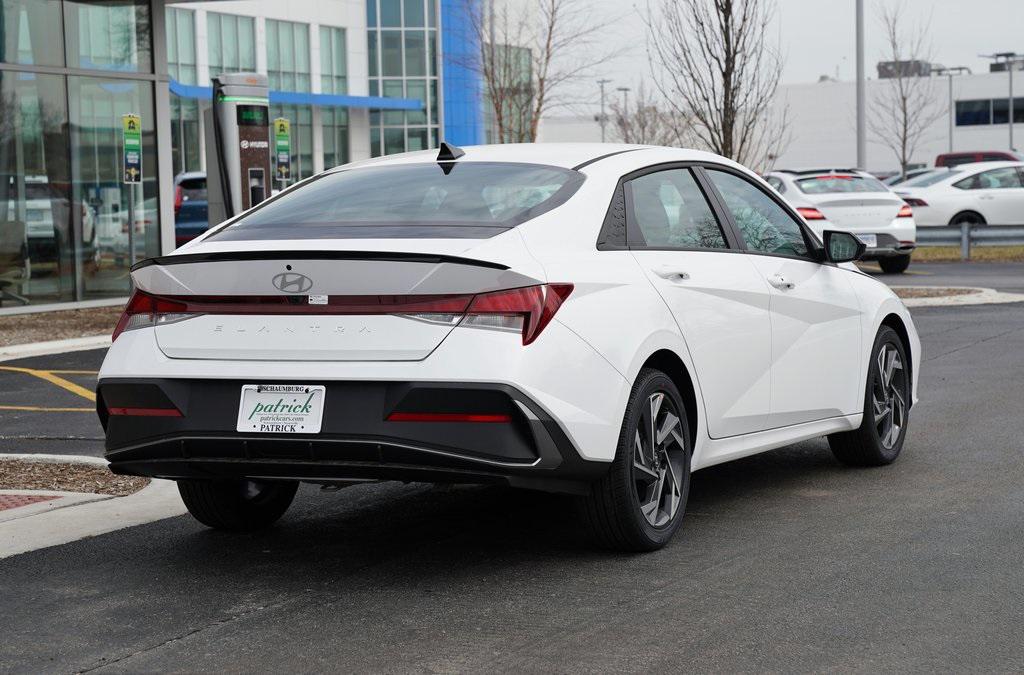 2025 Hyundai Elantra SEL Sport photo 4
