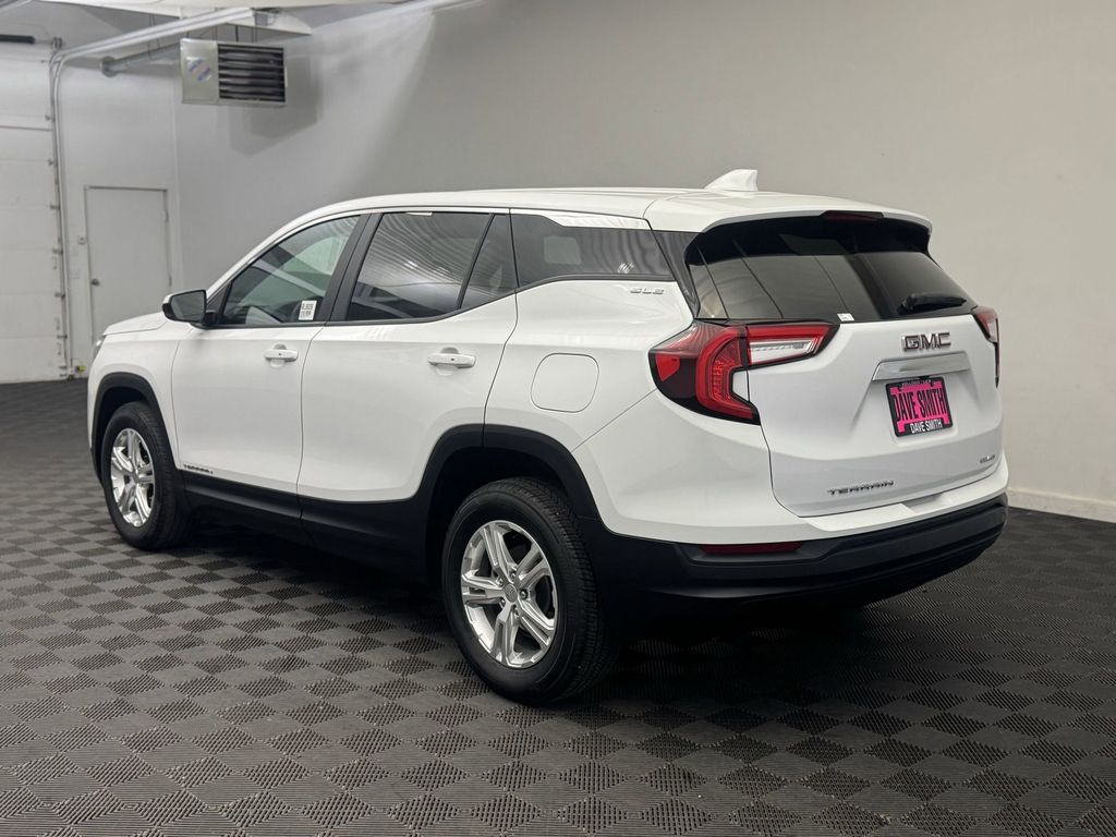 2024 Gmc Terrain SLE photo 3