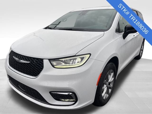 2026 Chrysler Pacifica Limited photo 3