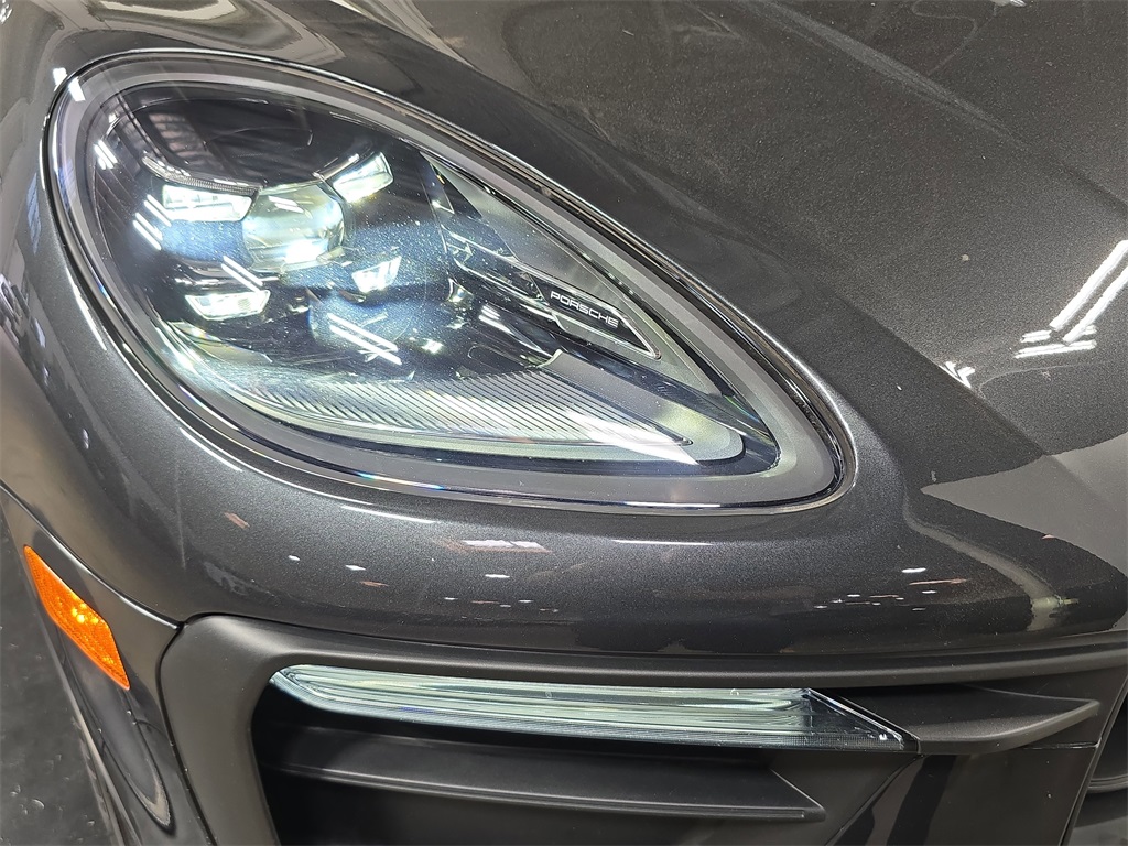 2023 Porsche Macan T photo 11
