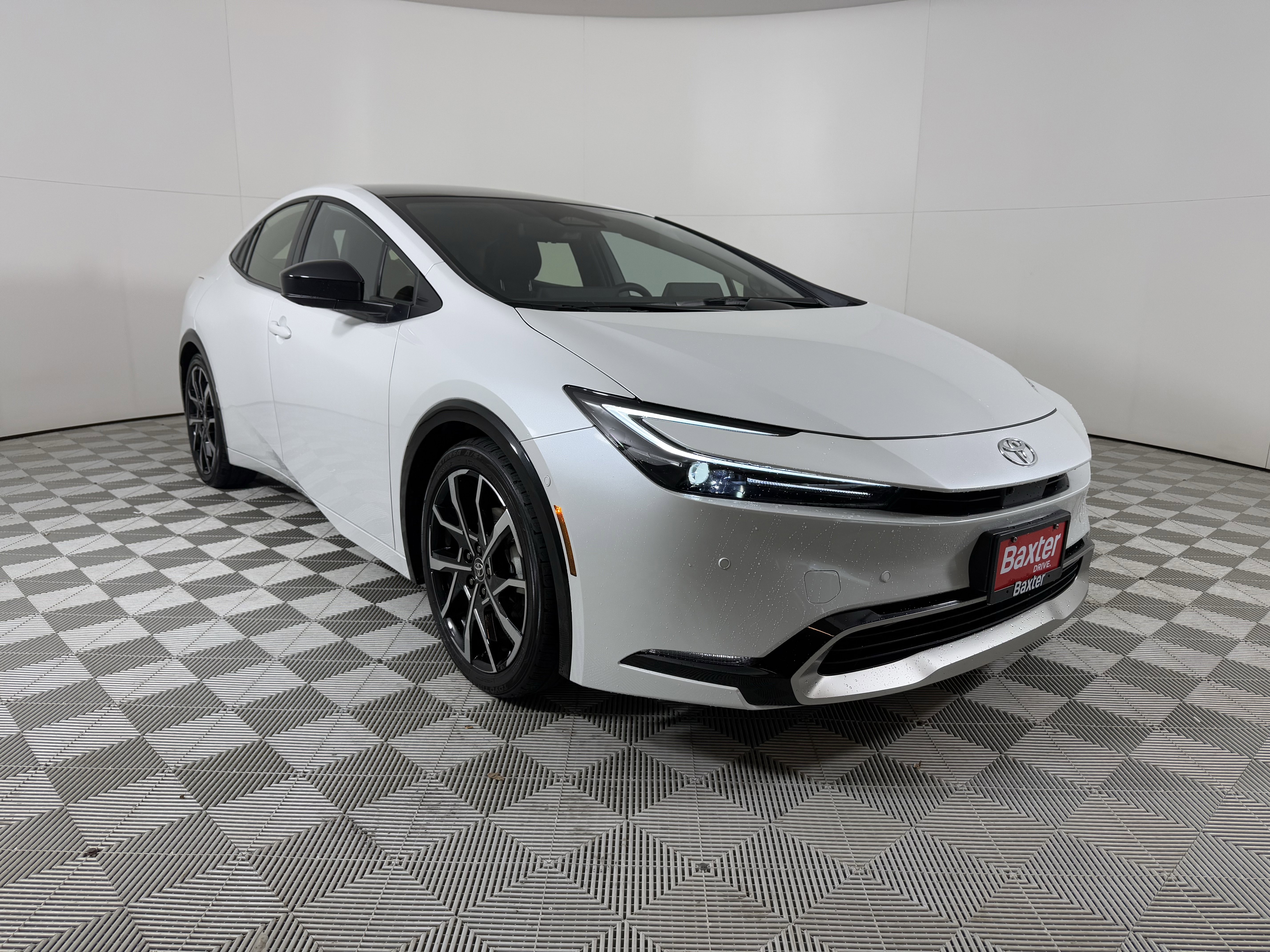 2025 Toyota Prius XSE Premium's photo