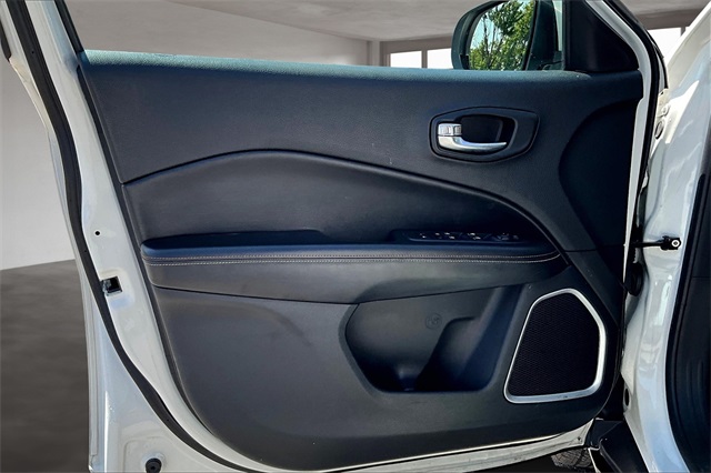 2020 Jeep Compass Latitude photo 23
