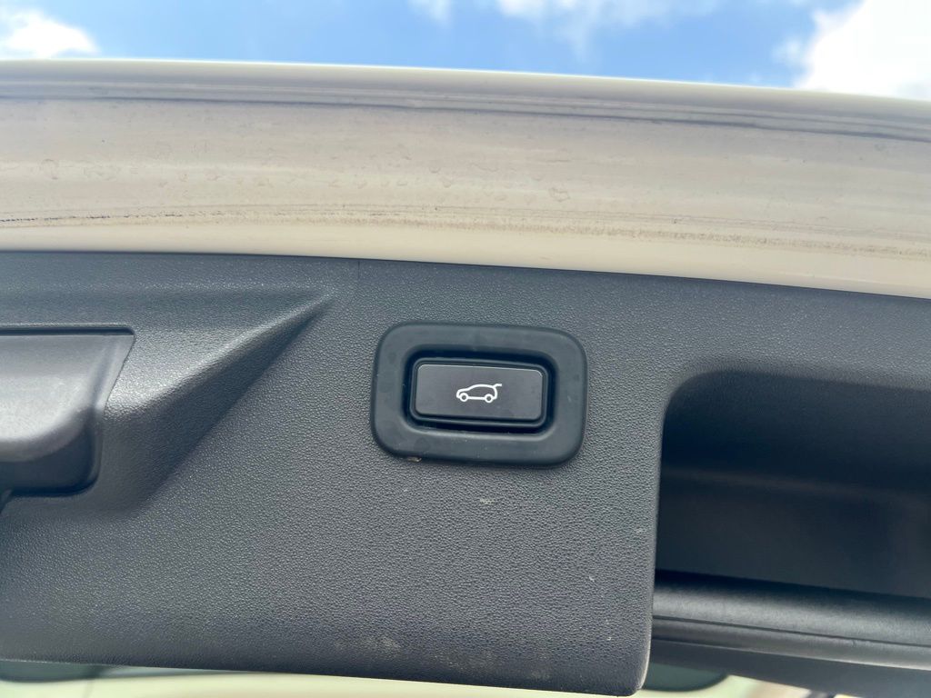 2020 Land Rover Discovery Sport S photo 29