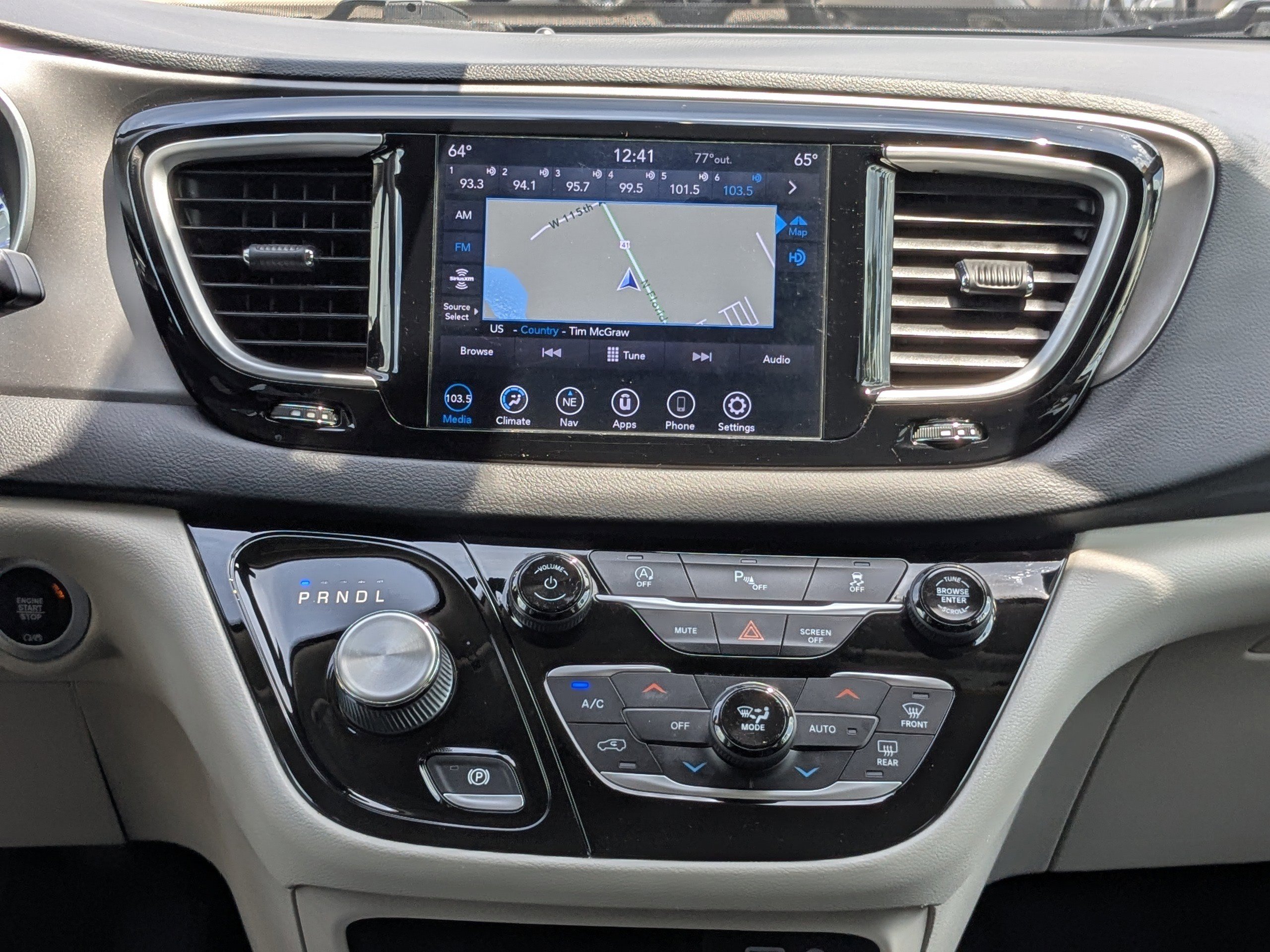 2020 Chrysler Pacifica Touring photo 18