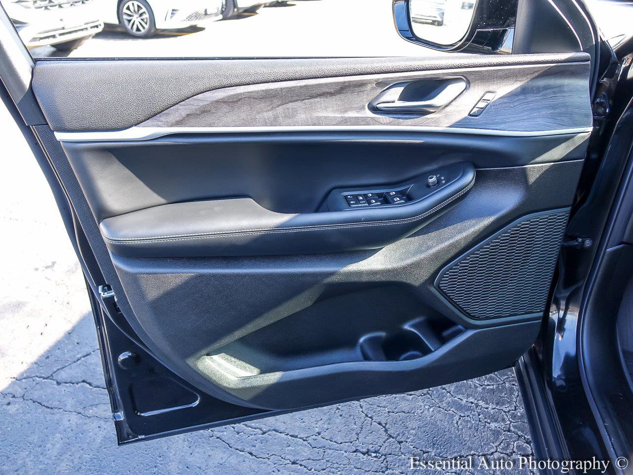 2025 JEEP GRAND CHEROKEE - Image 18