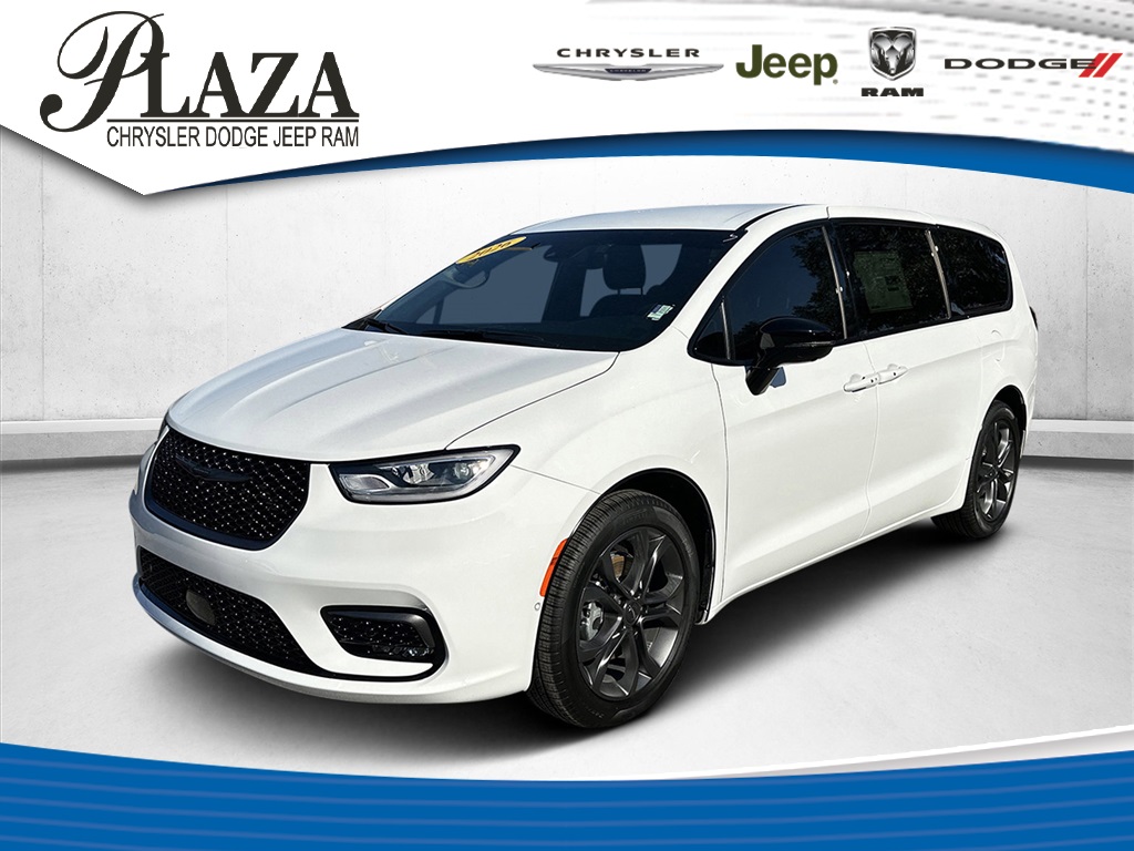 2026 Chrysler Pacifica Select's photo