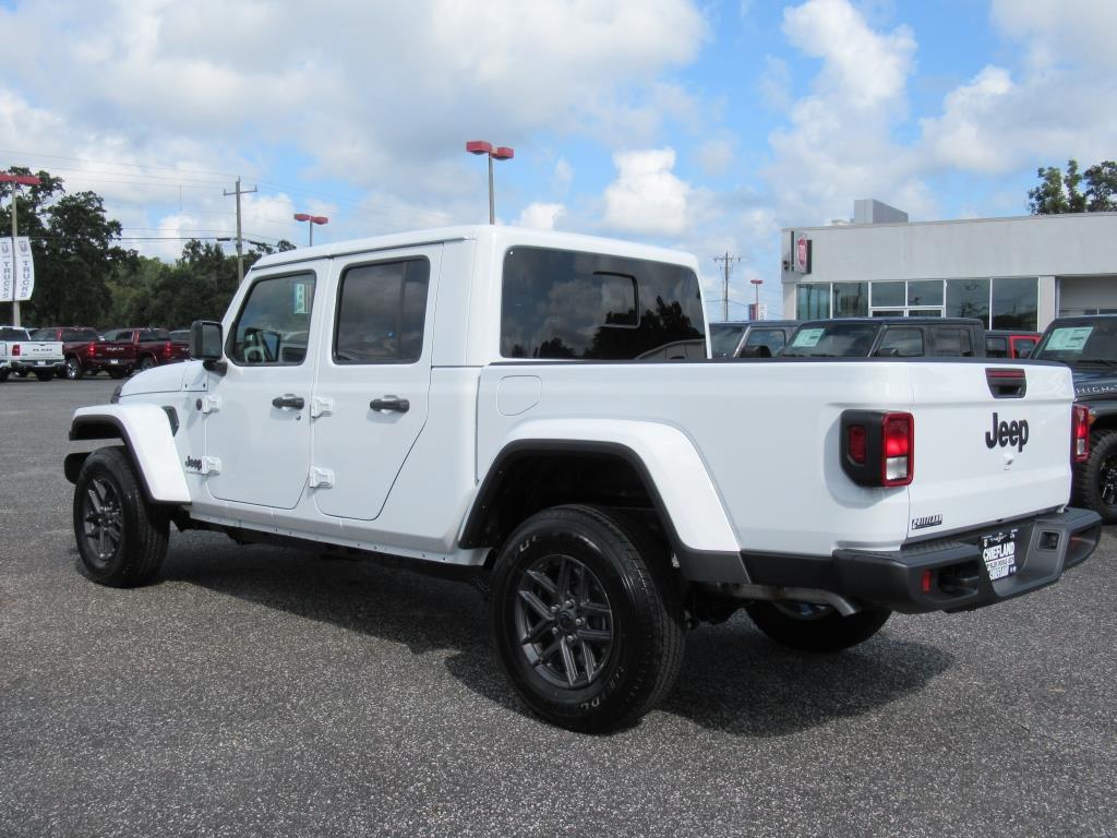 2025 Jeep Gladiator Sport S photo 4
