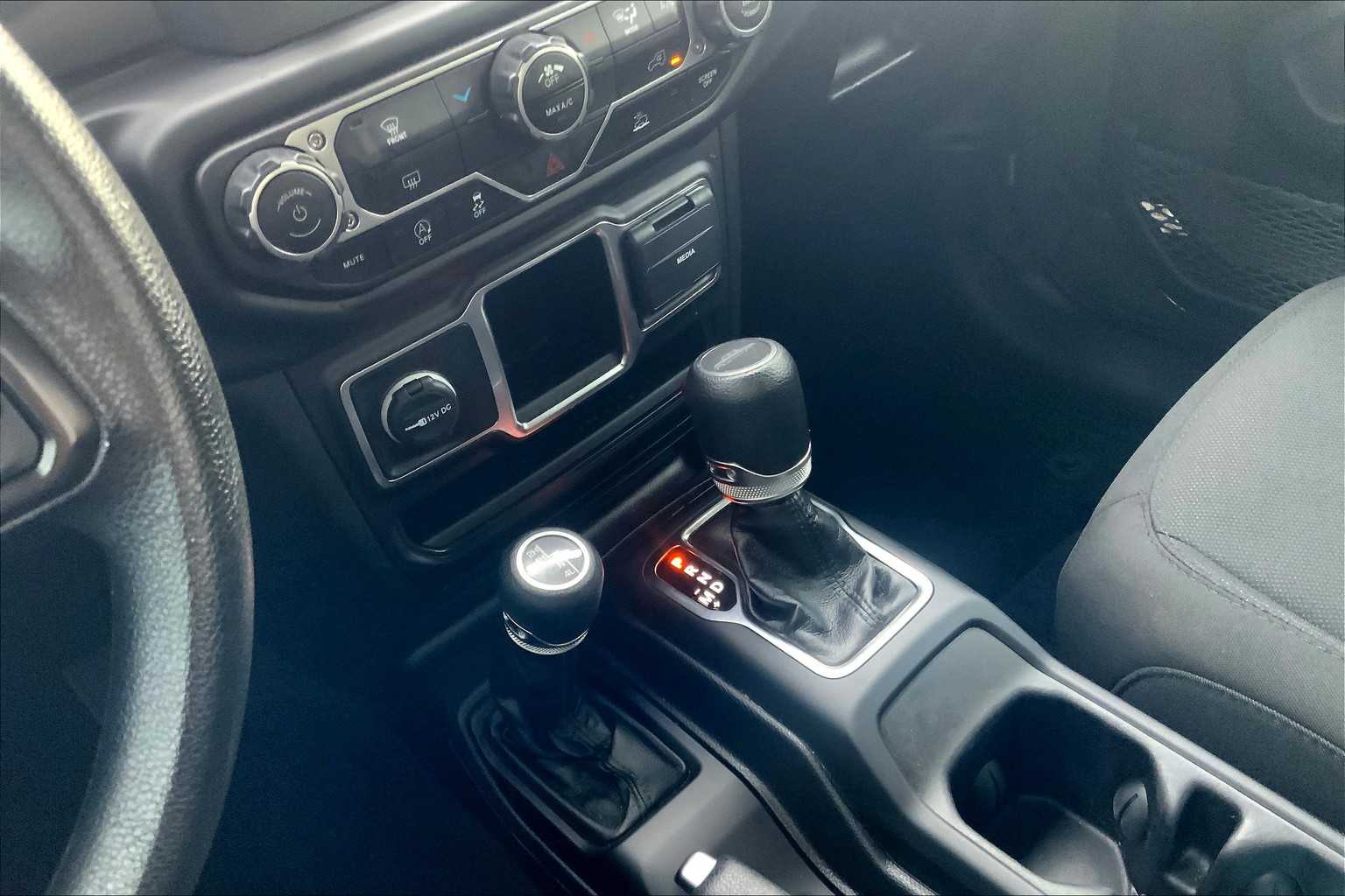 2023 Jeep Gladiator Sport photo 16