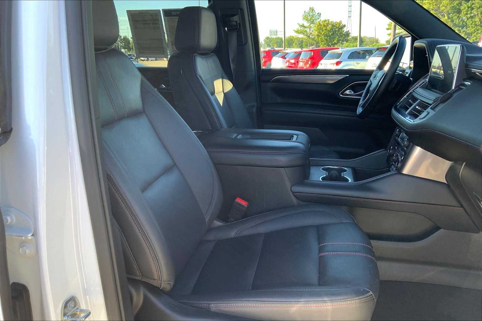 2024 Chevrolet Suburban RST photo 8