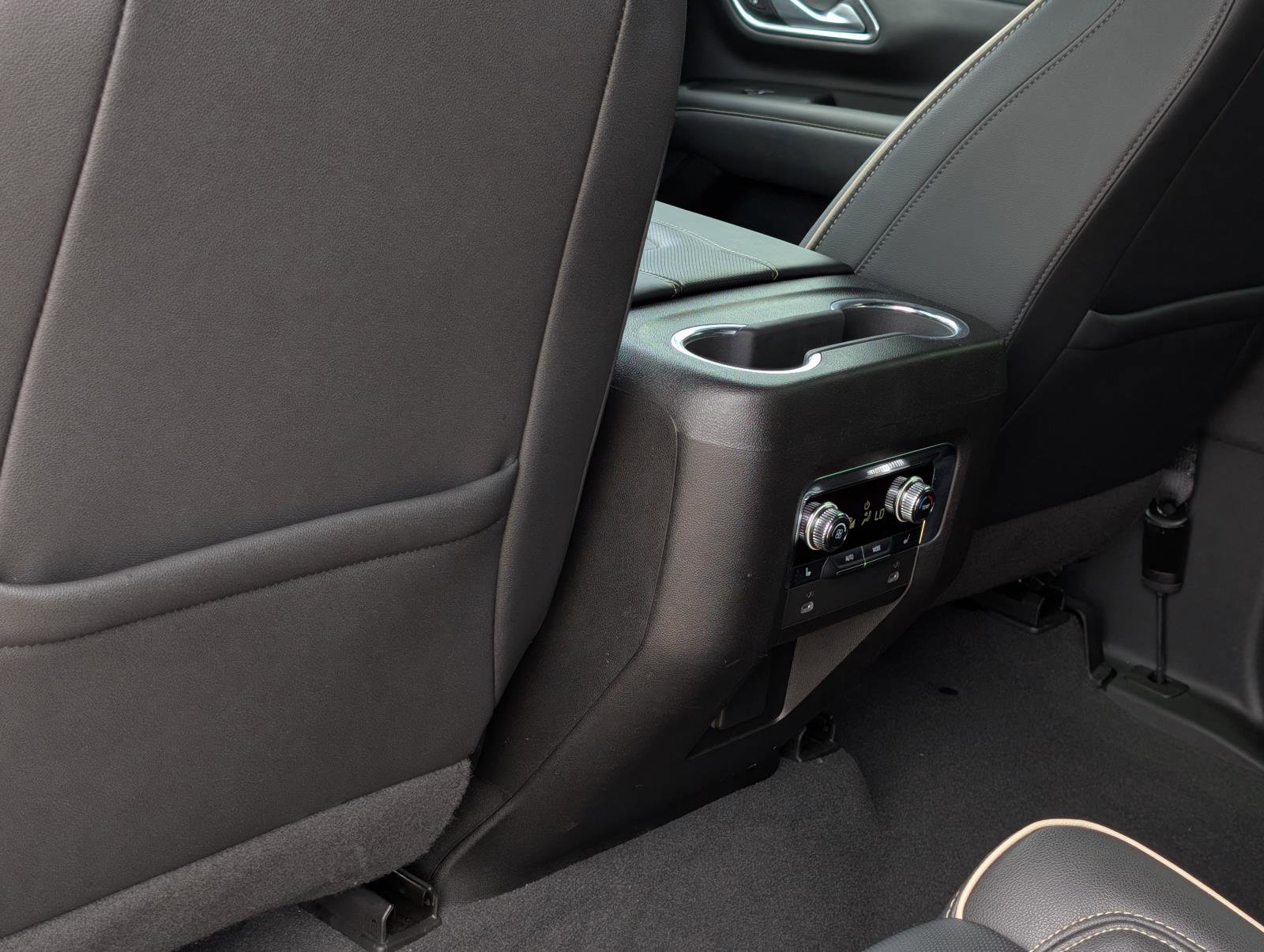 2022 Gmc Yukon SLT photo 30