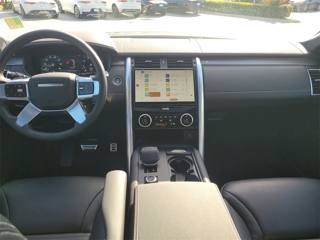 2025 Land Rover Discovery SE photo 18