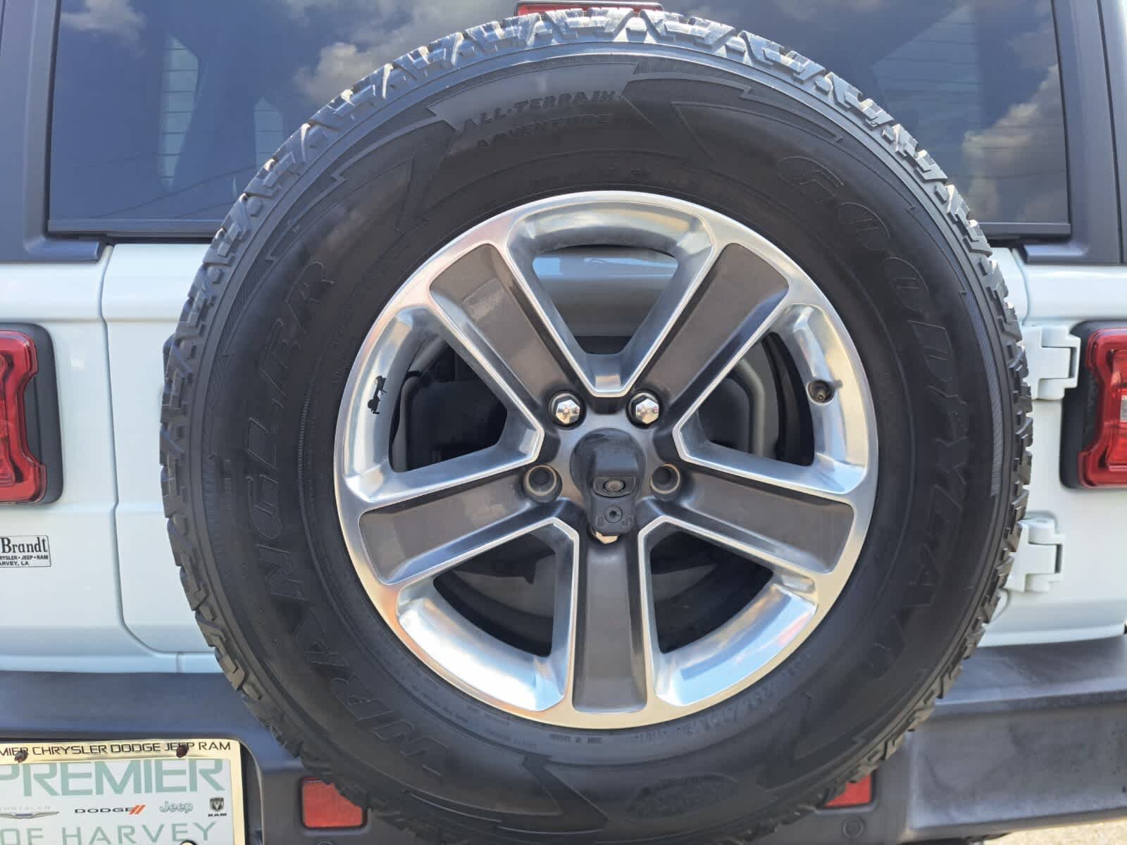 2019 Jeep Wrangler Unlimited Sahara photo 27