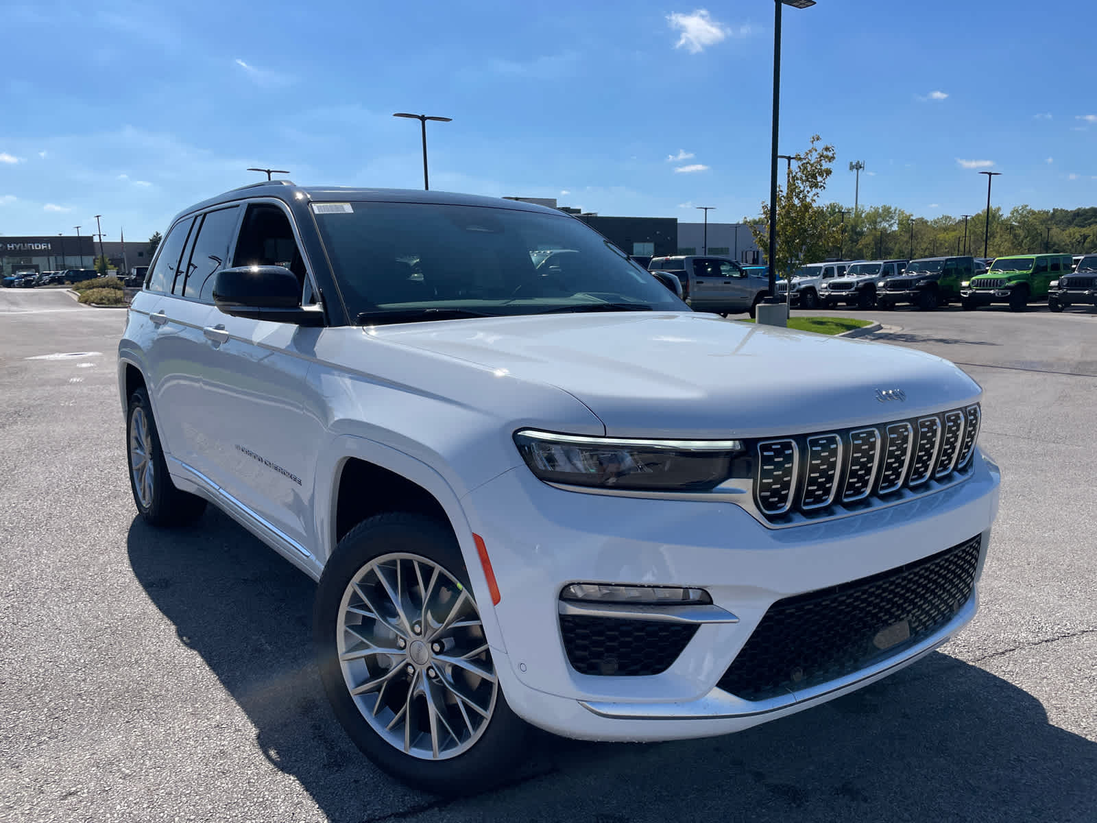 2025 Jeep Grand Cherokee Summit photo 2