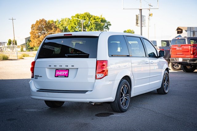 2017 Dodge Grand Caravan SE Plus Blacktop photo 8
