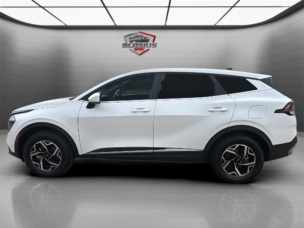 2023 Kia Sportage LX photo 2