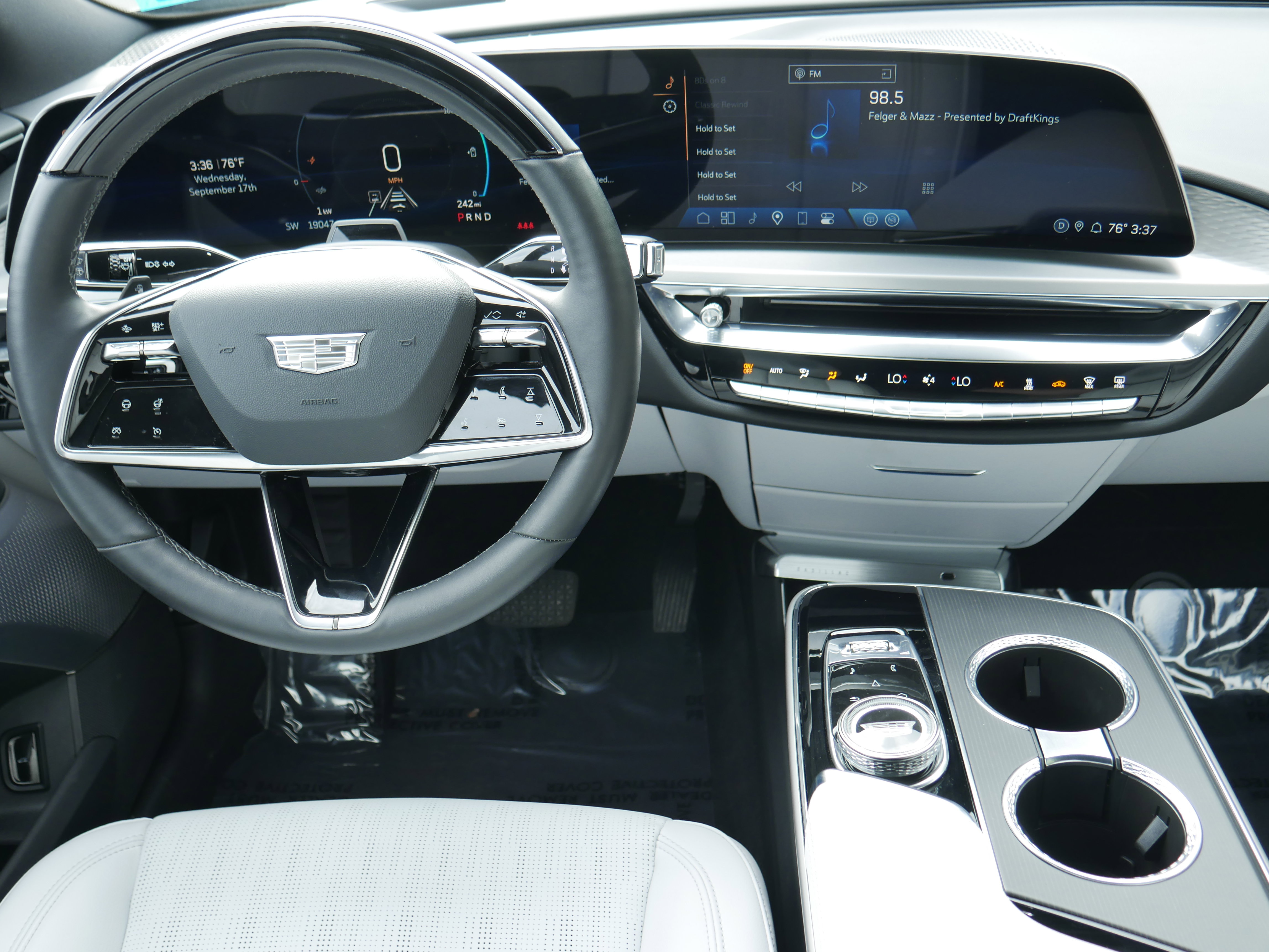 2024 Cadillac Lyriq Luxury photo 4