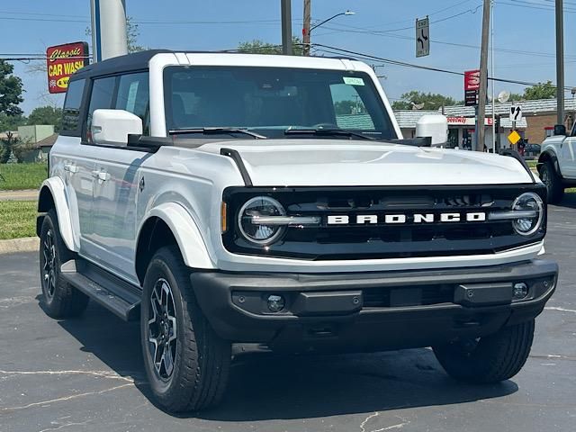 2025 Ford Bronco Outer Banks photo 13