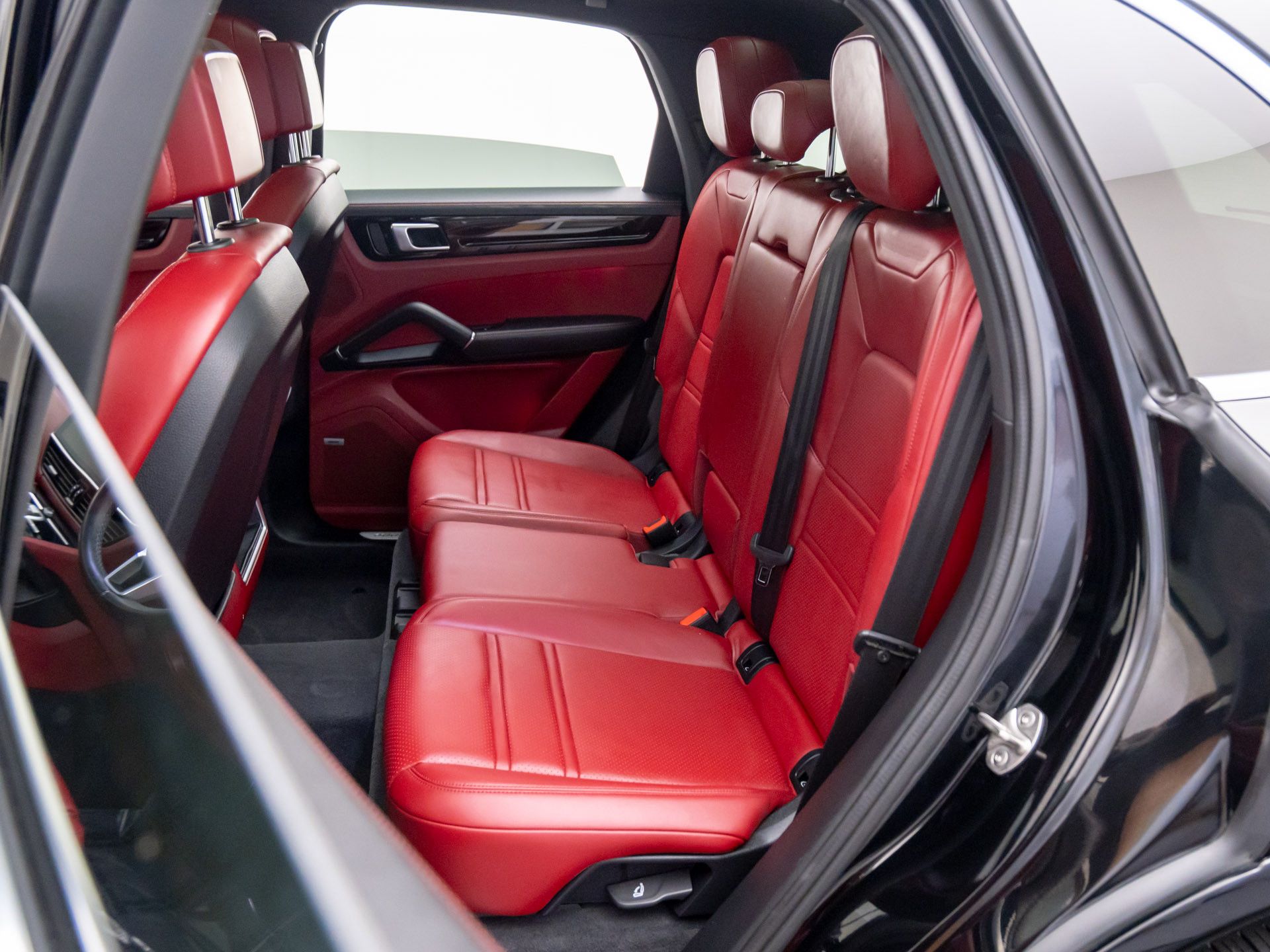 2022 Porsche Cayenne Base photo 16