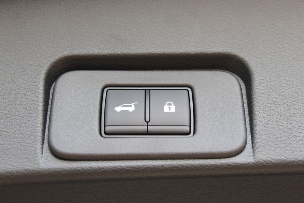 2025 Nissan Rogue Platinum photo 9