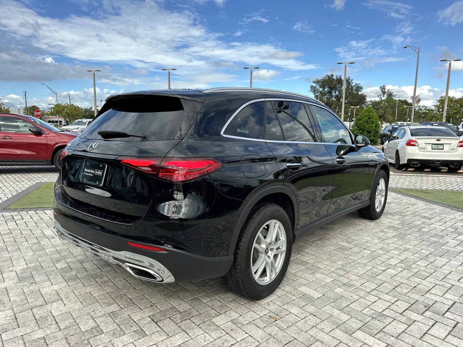 2025 Mercedes Benz GLC 300 photo 4