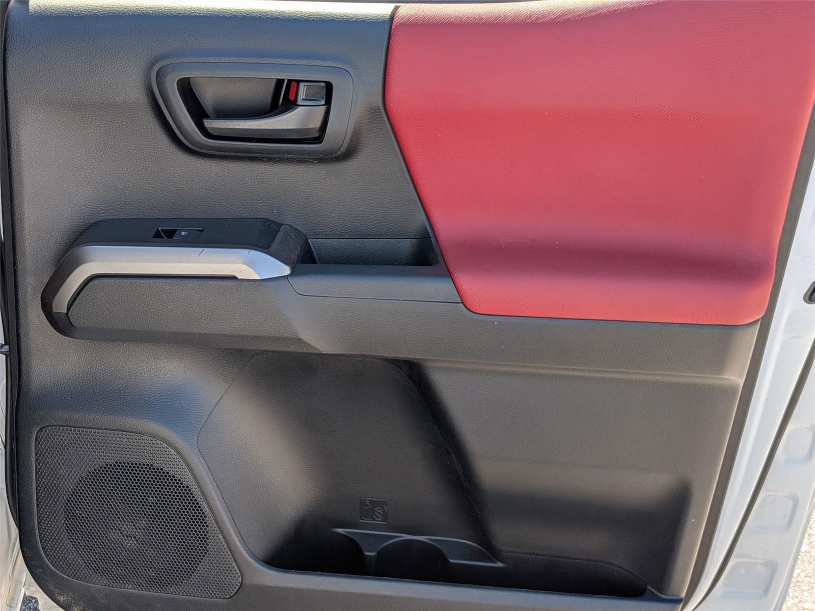 2022 Toyota Tacoma SR5 Double Cab V6 photo 30