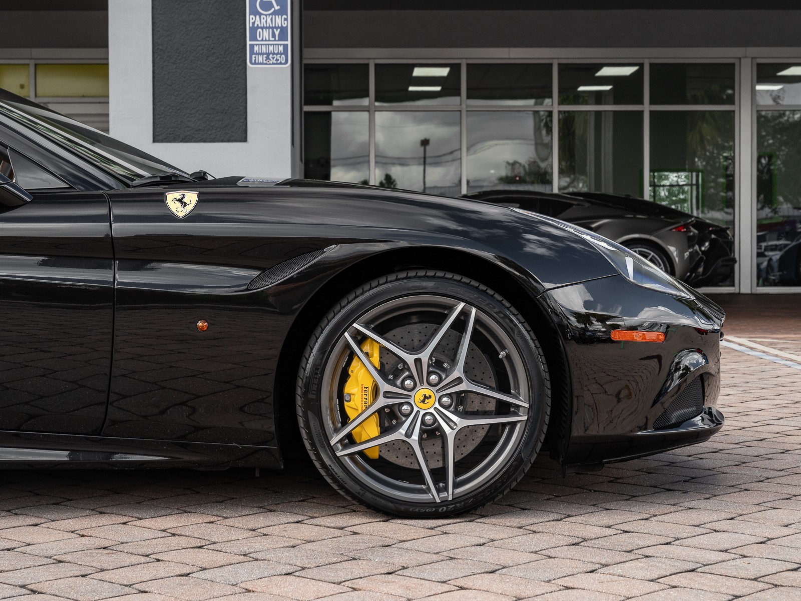 2015 Ferrari California T photo 23