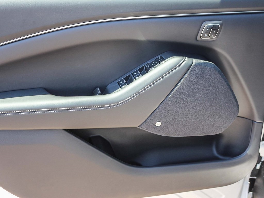 2025 Ford Mustang Mach-E Premium photo 19