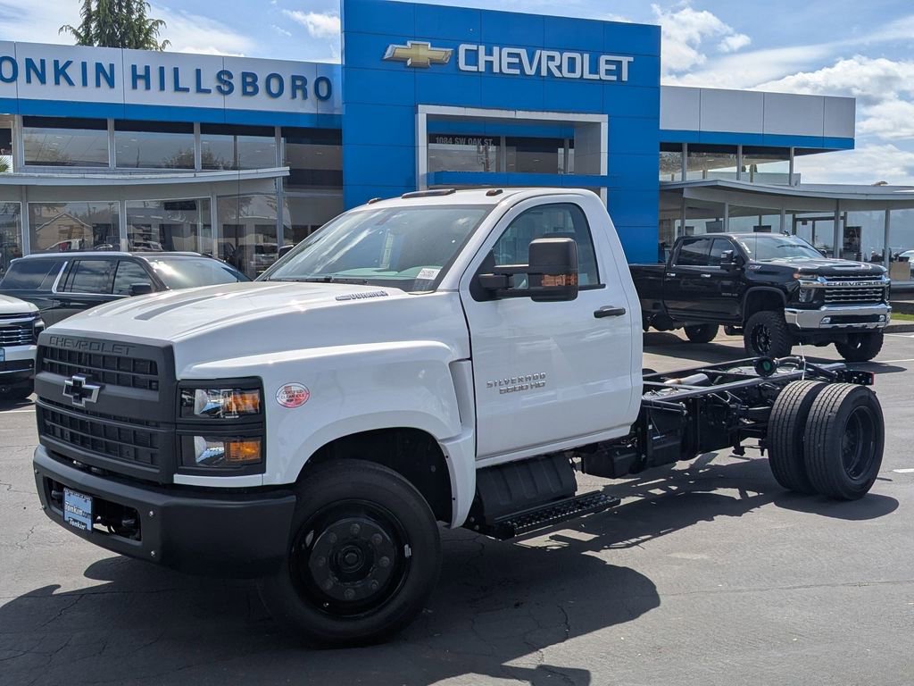 2024 Chevrolet Silverado 5500HD Work Truck photo 2