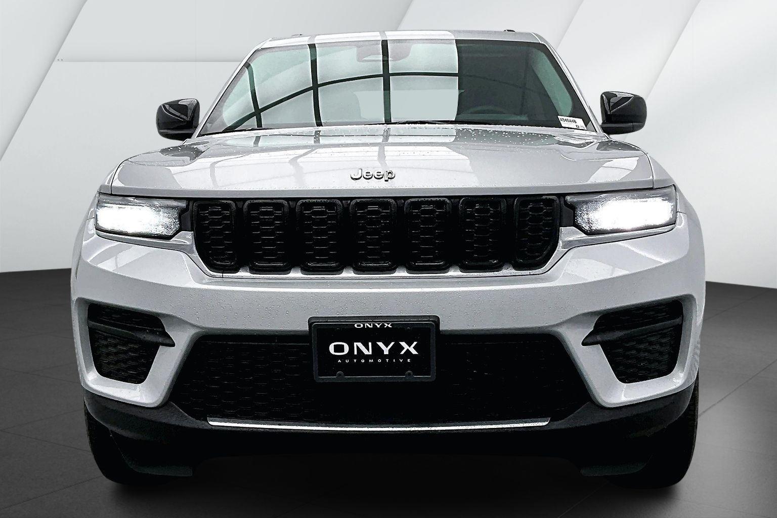 2023 Jeep Grand Cherokee Laredo X photo 2