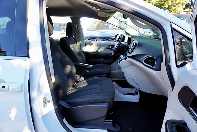 Certified Used 2022 White Chrysler LX image 9