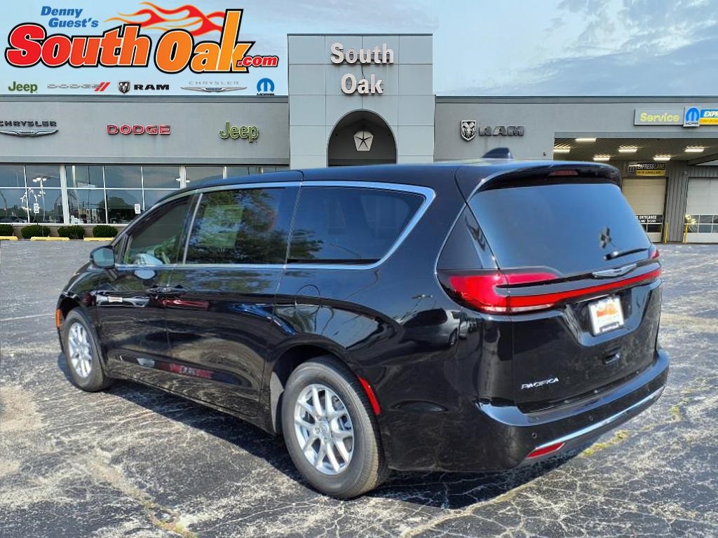 2026 Chrysler Pacifica photo 3