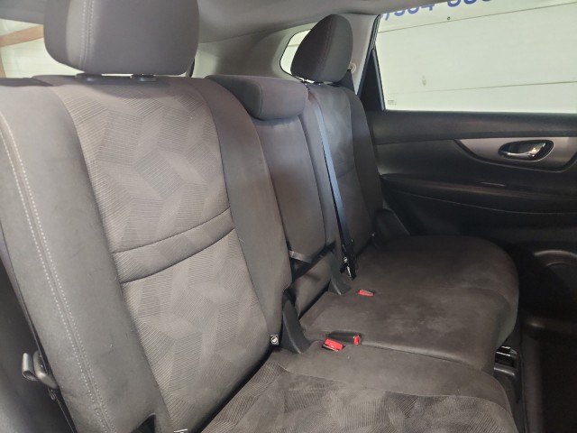 2016 Nissan Rogue SV photo 12