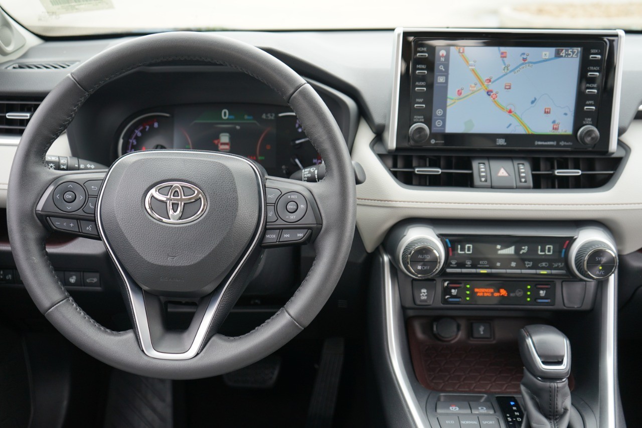 2021 Toyota RAV4 Limited photo 24