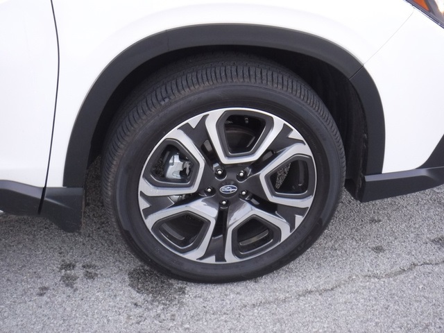 2025 Subaru Ascent Limited photo 3
