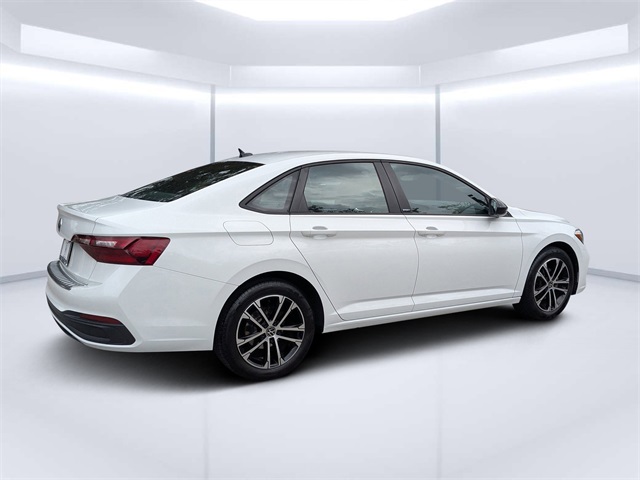 2024 Volkswagen Jetta 1.5T Sport photo 3