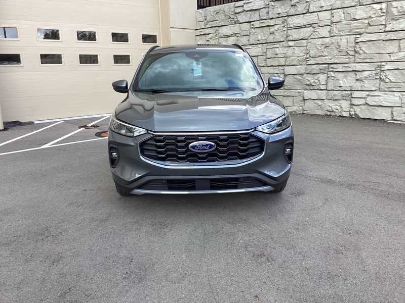 2025 Ford Escape Hybrid ST-Line Select photo 2